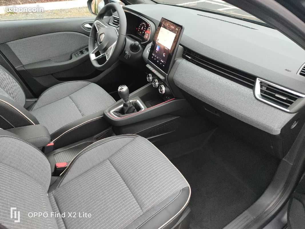 Clio Techno TCE90 PACK NAV Voitures