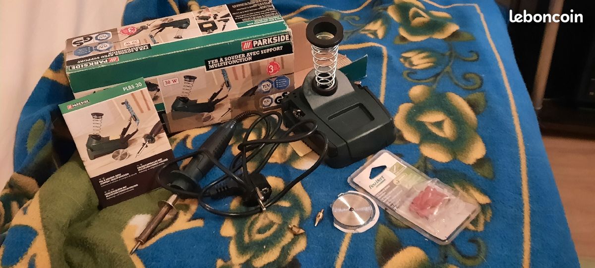 Fer à souder avec ses accessoires (image 1)