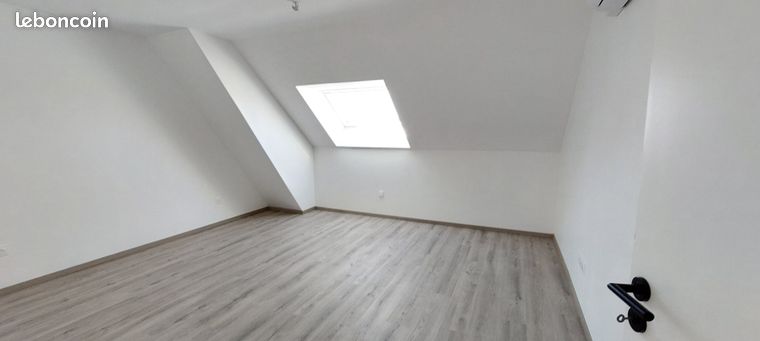 https://img.leboncoin.fr/api/v1/lbcpb1/images/2a/07/d5/2a07d58a2c05b9ab0b9b6e9f5e4ec95e9ac67a5c.jpg?rule=ad-image