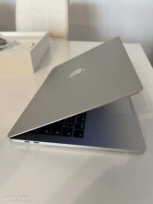 Macbook Pro Touchbar 16gb ram /512gb ssd (image 1)