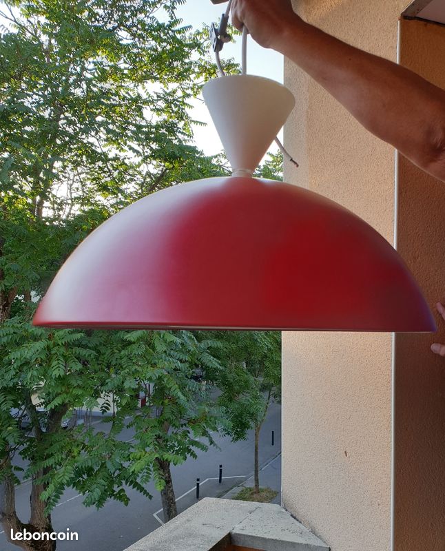 Suspension metal rouge (image 1)