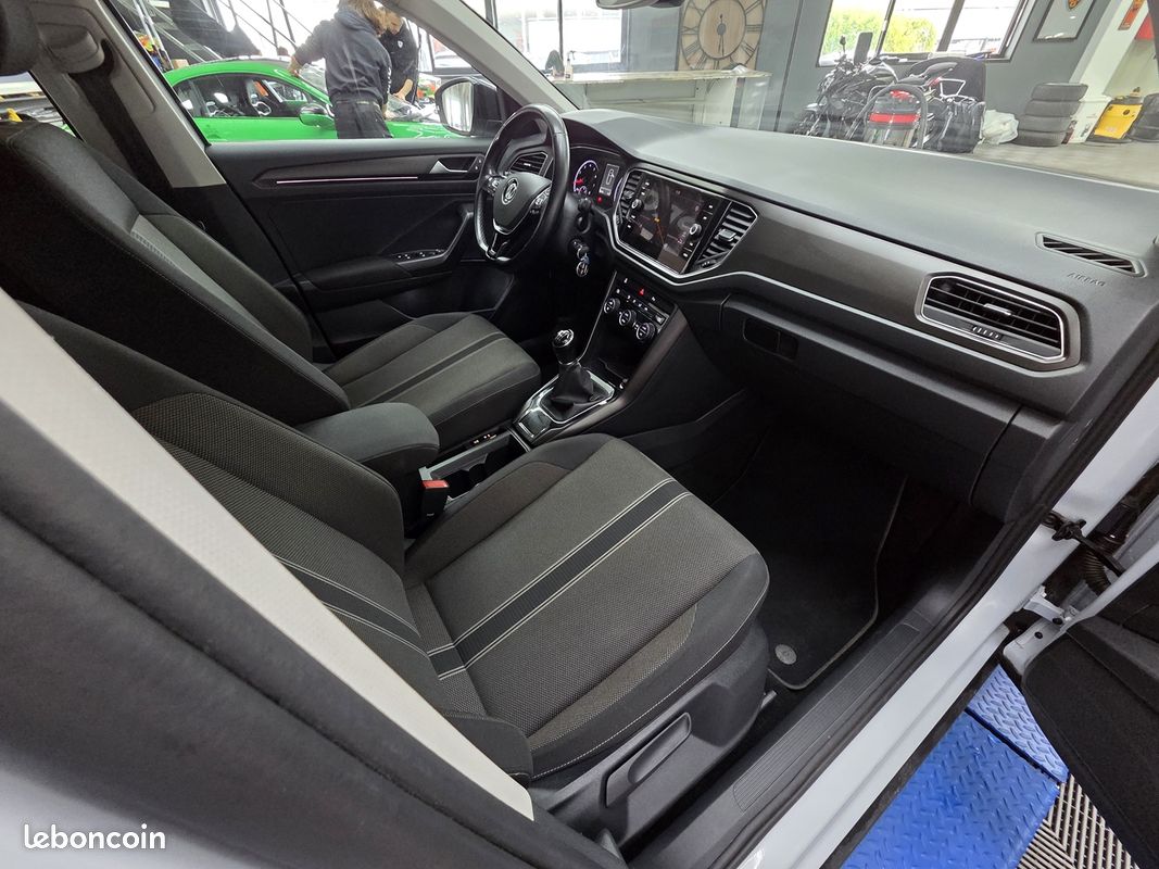 Volkswagen T-ROC 1.5 TSI EVO 150CH LOUNGE (image 16)