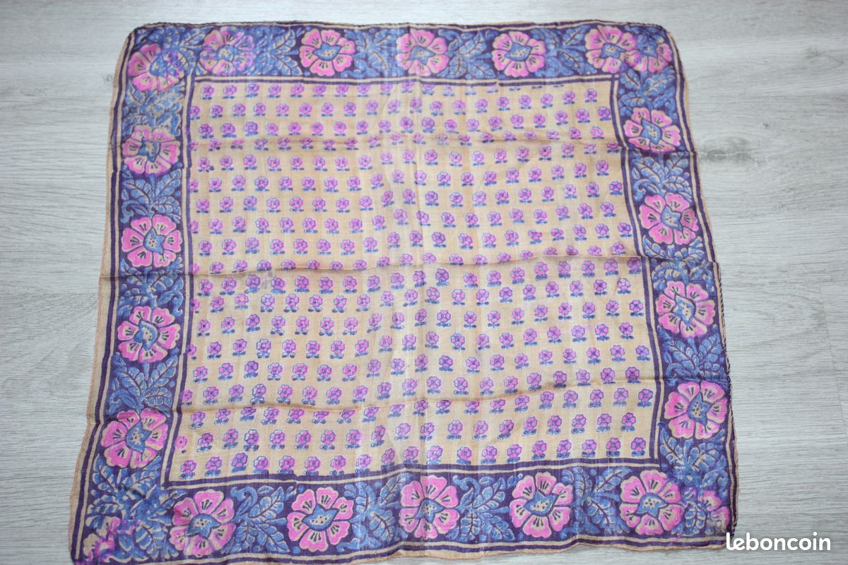 Petit foulard indien carré 100% soie années 70 (image 2)