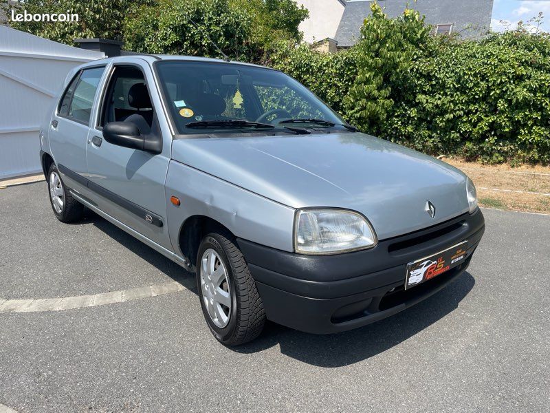 Renault Clio 1.2i Chipie 5 portes (image 2)