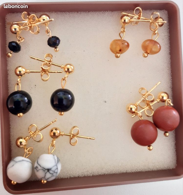 Boucles D'oreilles Percées Vintage - Couleur Or, Tombantes Avec Perle Ambrée, Occasion