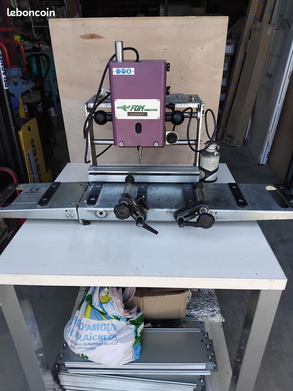 Fraiseuse portative de chantier FOM CRICKET menuiserie aluminium (image 1)