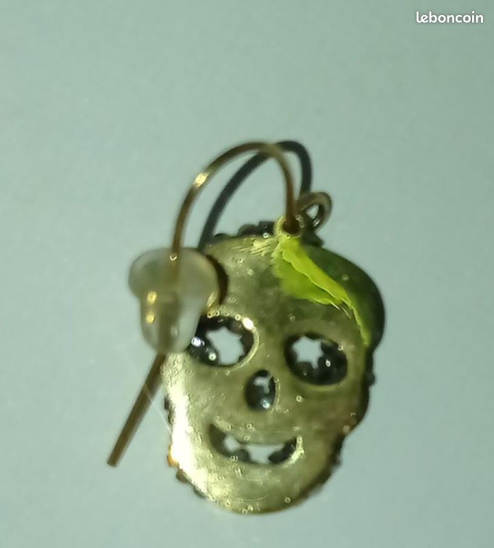 Boucle d'oreille acier neuf (image 3)