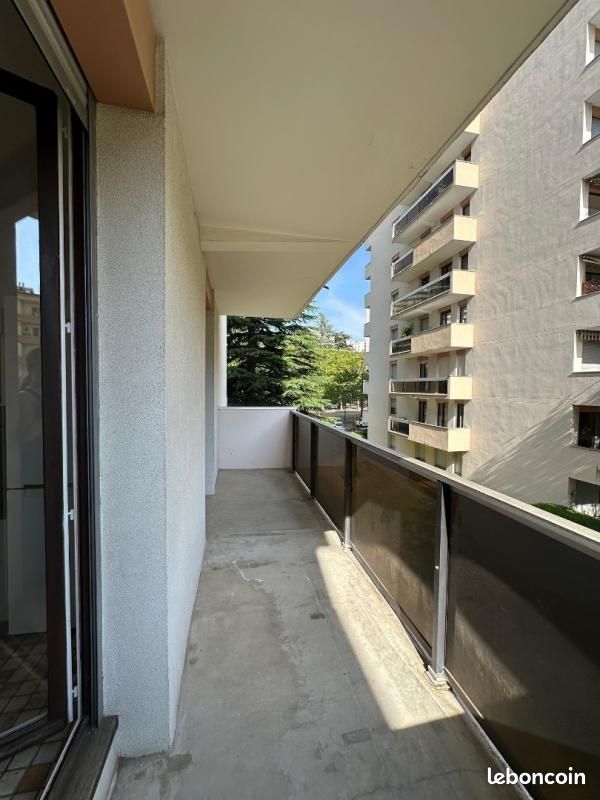 Appartement 3 pièces 67 m² · à Saint-Étienne · 67 m² · 820 €