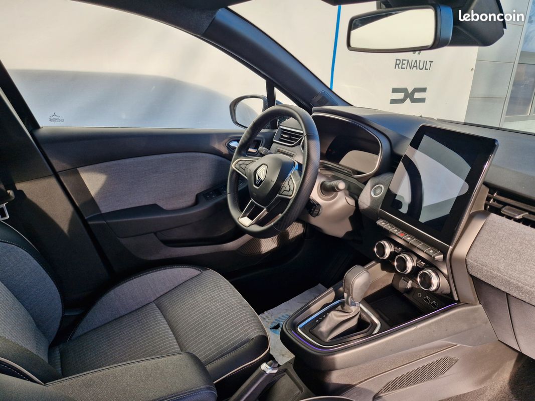 Clio 1.6 E-Tech 145ch full hybrid Techno (image 3)