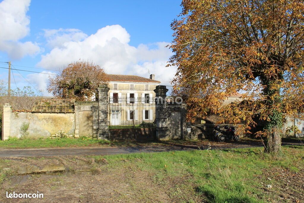 Maison 7 pièces 190 m² - Fouquebrune 16410 (image principale 3)