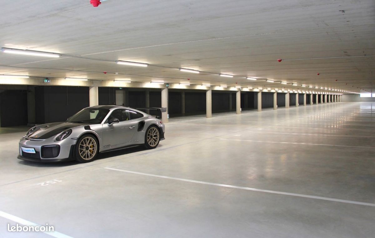 Plateau de parking privatif · à Menton · 1 325 000 €
