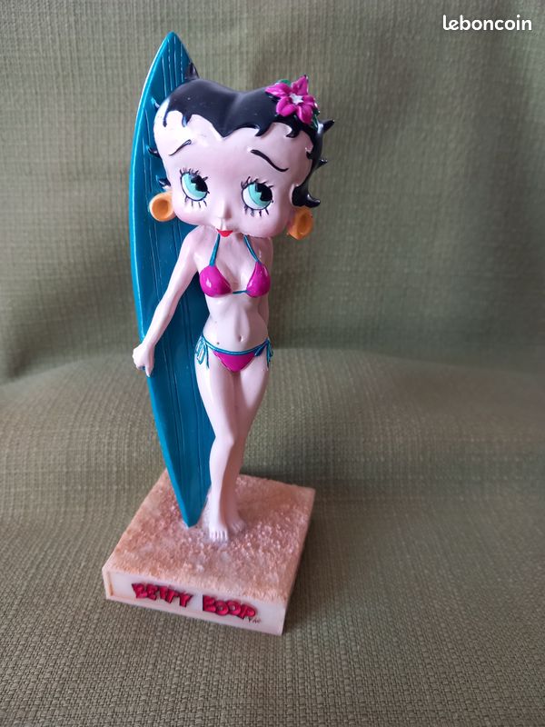 Figura de Betty Boop con licencia oficial, representando el oficio de camarera