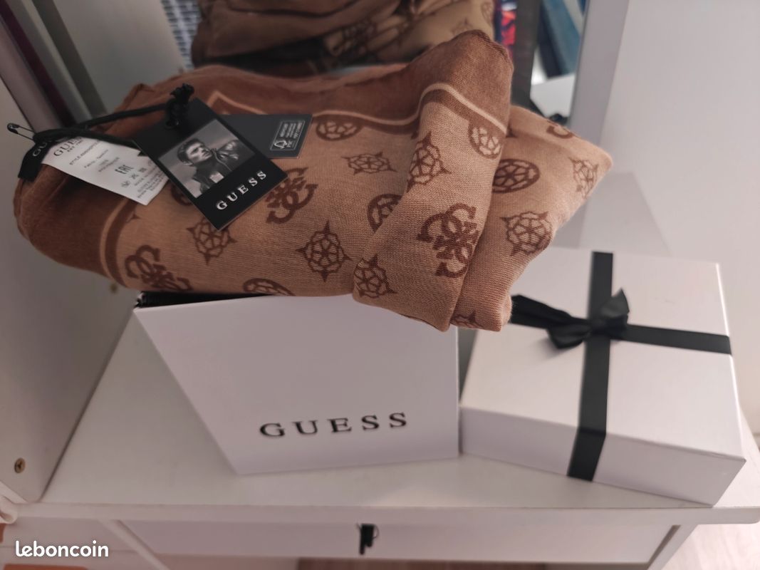 Foulard GUESS (image 1)