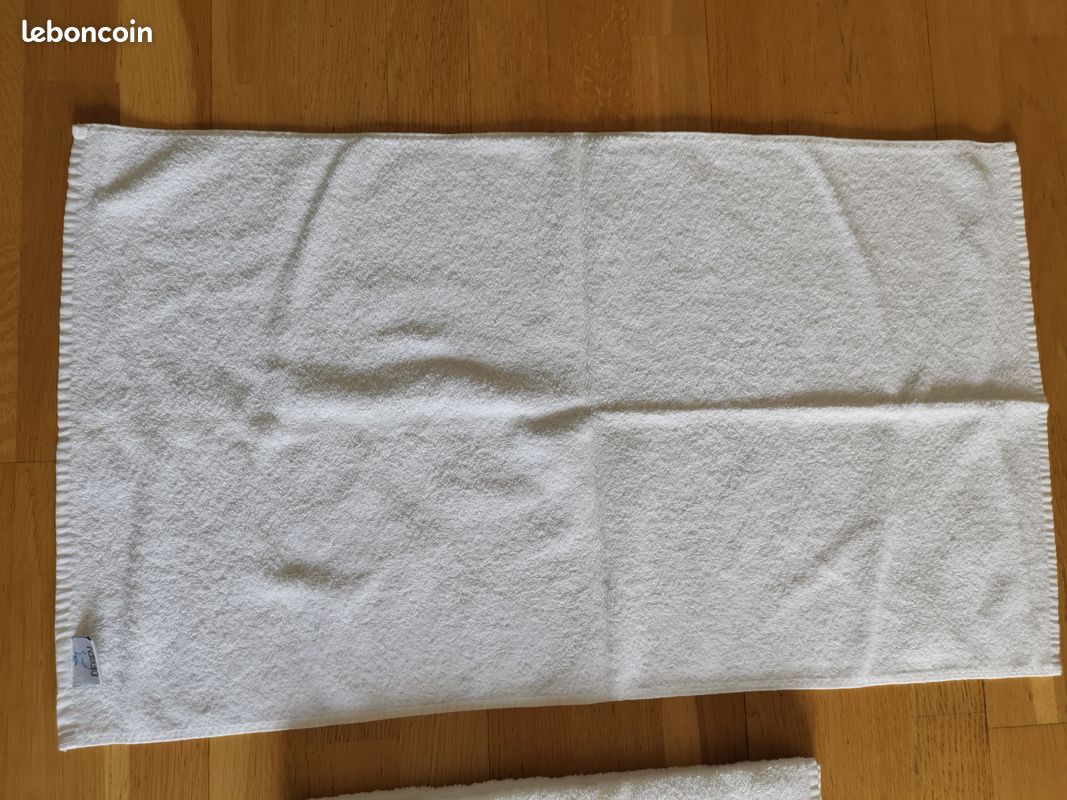 Serviettes de toilette blanches (image 4)