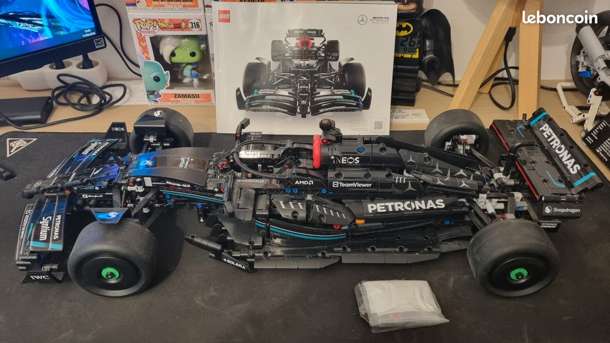 Lego technic F1 Mercedes AMG (image 1)