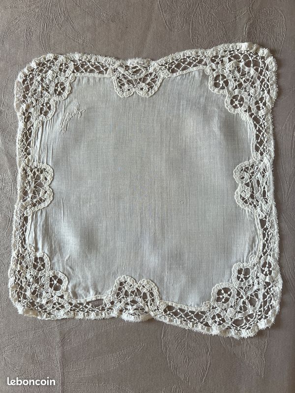Mouchoir Ancien Fil Monogrammé Avec Dentelle – 24 Cm X 24 Cm – Belle Époque – France