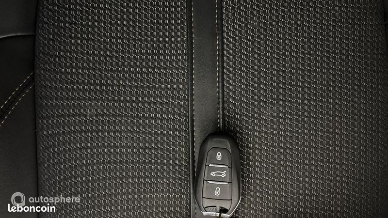 Peugeot 3008 HYBRID 225ch GT e-EAT8 (image 16)