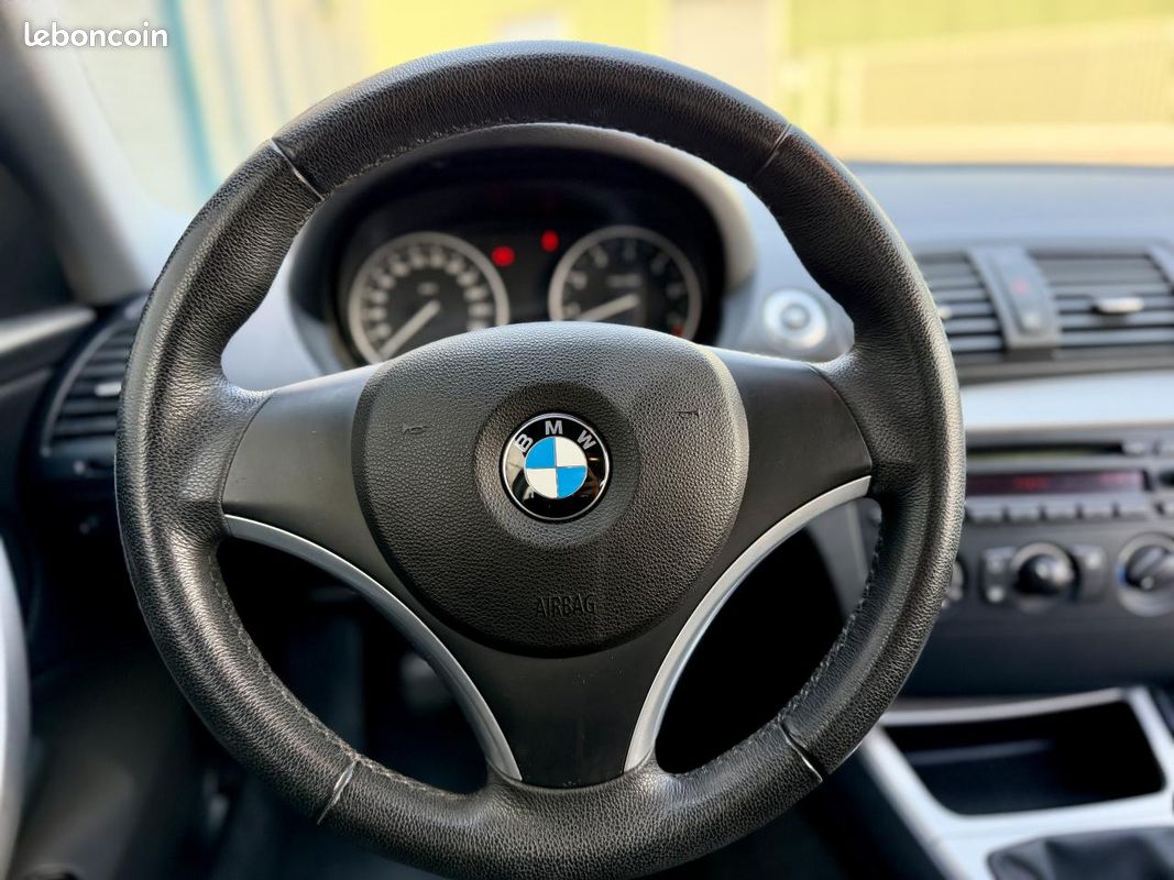 BMW SéRIE 1 COUPé 125i 3.0L 6 cylindres - Boîte manuelle - Montego Blue (image 20)