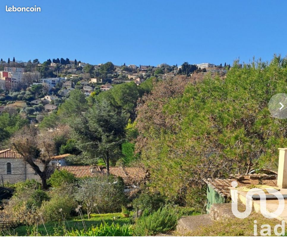 Terrain 1423 m² · à Vence · 1 423 m² · 384 000 €