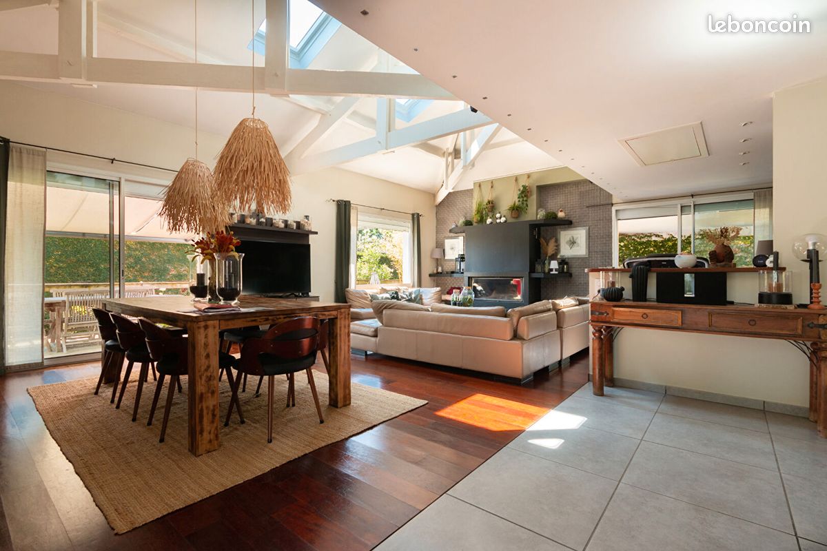 Maison 8 pièces 211 m² · à Carbon-Blanc · 211 m² · 580 000 €