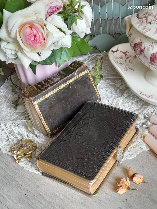 Lot de 2 petits livres anciens cuir fermoir XIXème (image 1)