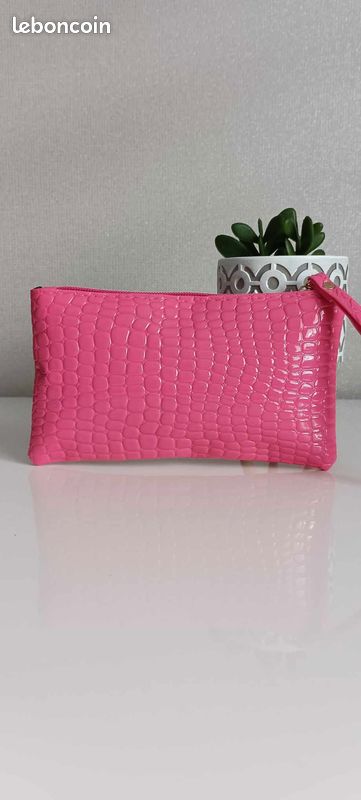 Pochette porte-monnaie rose avec cordon de poignet (image 1)