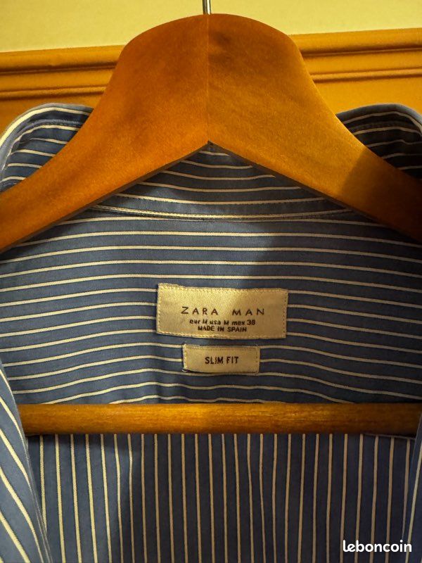 Chemise Zara Man Slim Fit M – rayée bleu et blanc – écusson brodé (image 2)