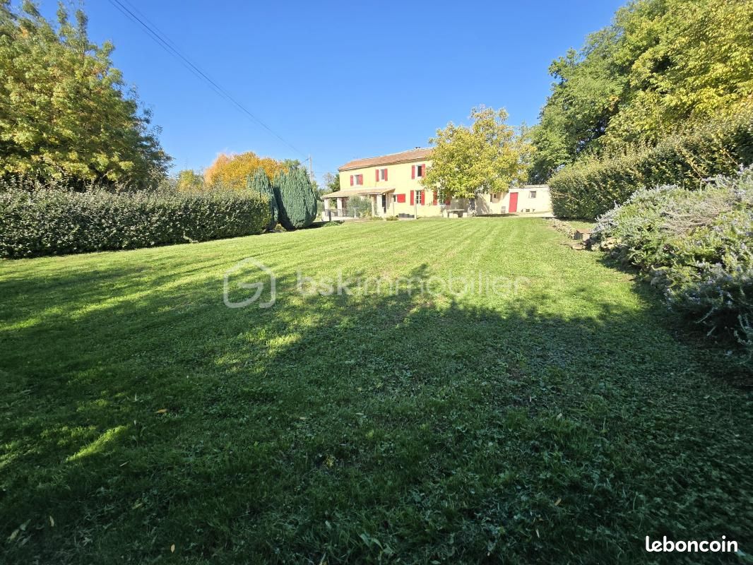 Maison 7 pièces 200 m² · à Saint-Julien-de-Peyrolas · 200 m² · 429 000 €