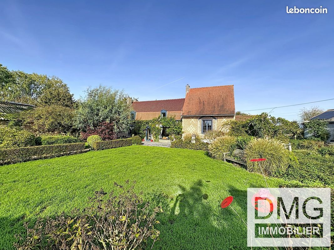 Maison 10 pièces 289 m² · à Steenvoorde · 289 m² · 696 000 €