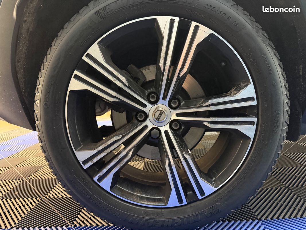 Volvo XC40 T5 Twin engine 261Ch Inscription - TVA RECUPERABLE / 1ERE MAIN / TOIT OUVRANT PANORAMIQUE / COFFRE ELECTRIQUE / CAMERA DE RECUL (image 27)