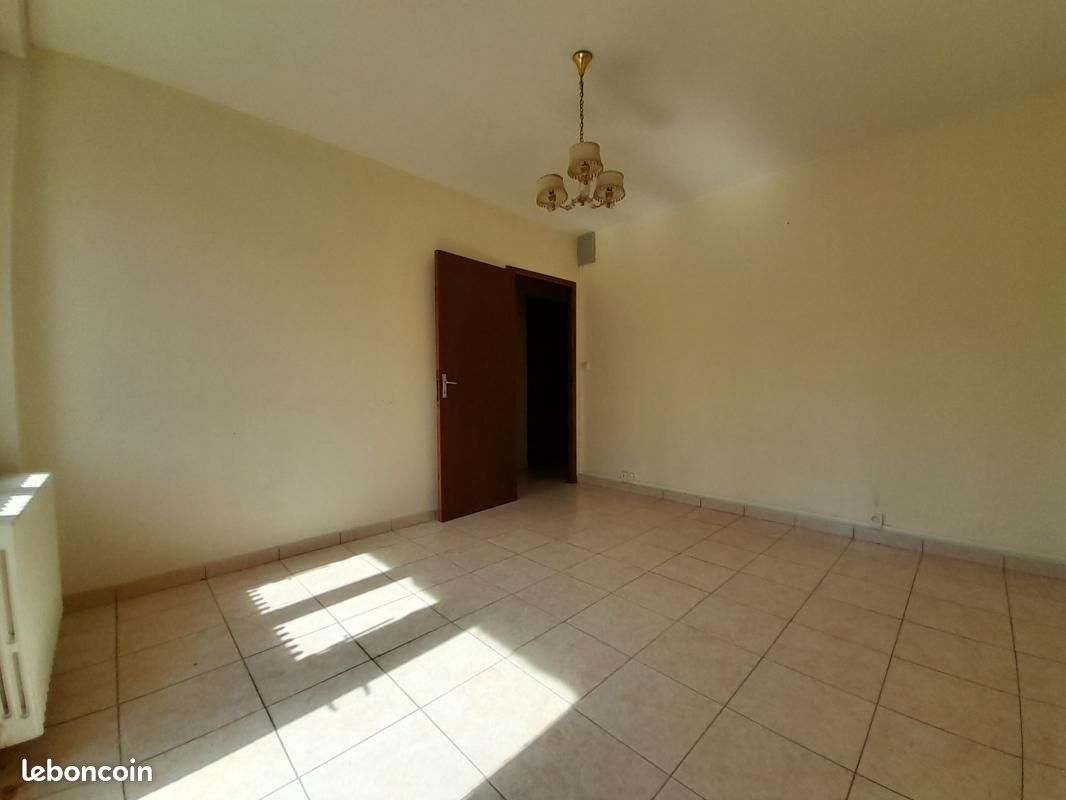 Appartement 3 pièces 81 m² · à Carmaux · 81 m² · 90 000 €