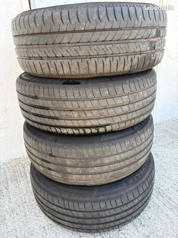 Jantes alu Peugeot 208
Taille des pneus Michelin 196/55R16 (image 2)