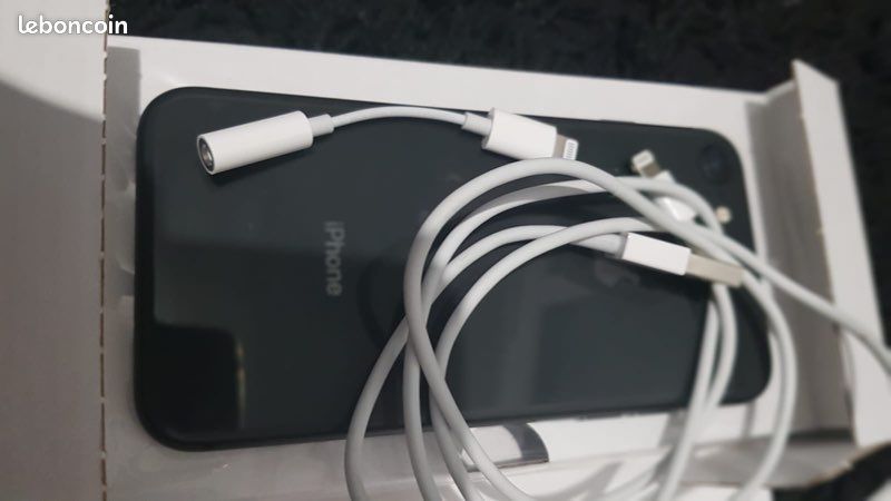 IPhone 8 gris sidéral avec facture (image 1)