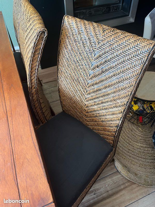 Table en bois avec 6 chaises (image 3)