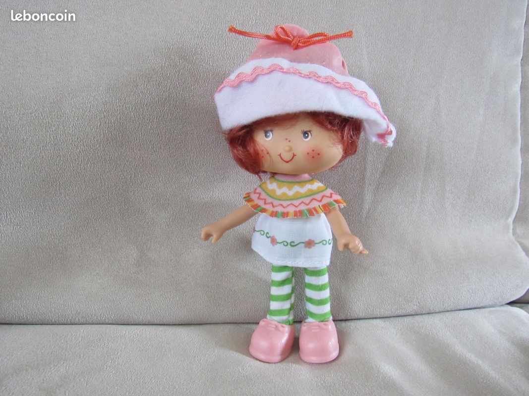 Strawberry Shortcake Charlotte aux Fraises Tarta de Fresa doll Café Olé