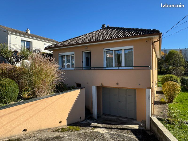 Maison 7 pièces 101 m² · à La Monnerie-le-Montel · 101 m² · 135 000 €