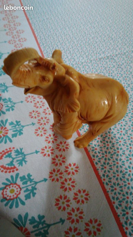 Eléphant en résine (image 1)