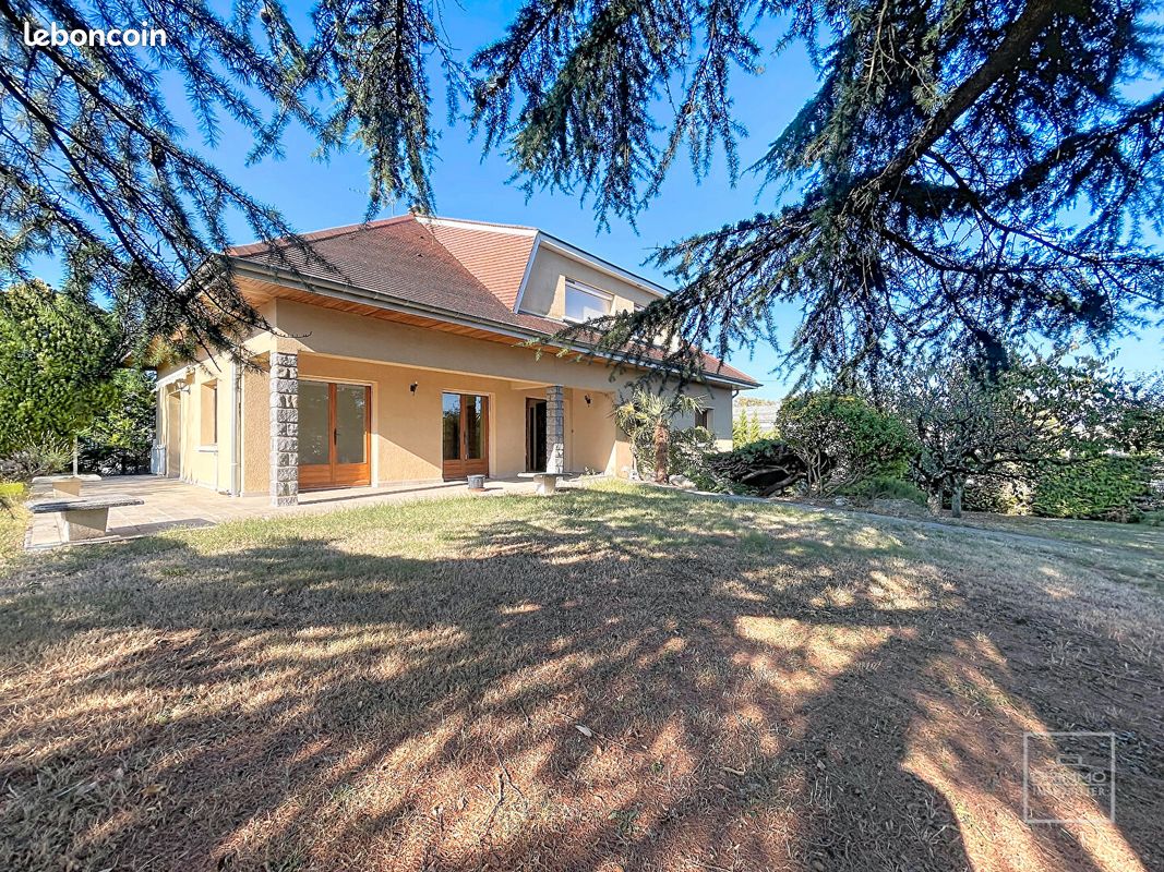 Maison 7 pièces 270 m² · à Rillieux-la-Pape · 270 m² · 565 000 €
