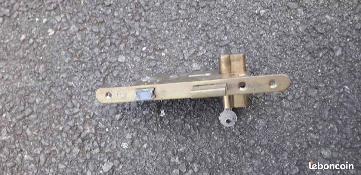 Serrure encastrable (image 1)