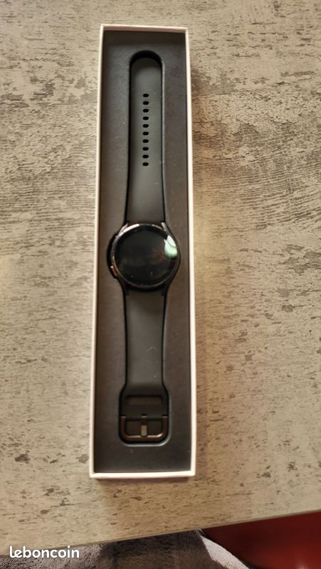 Montre connectée Galaxy Watch 4 (image 1)