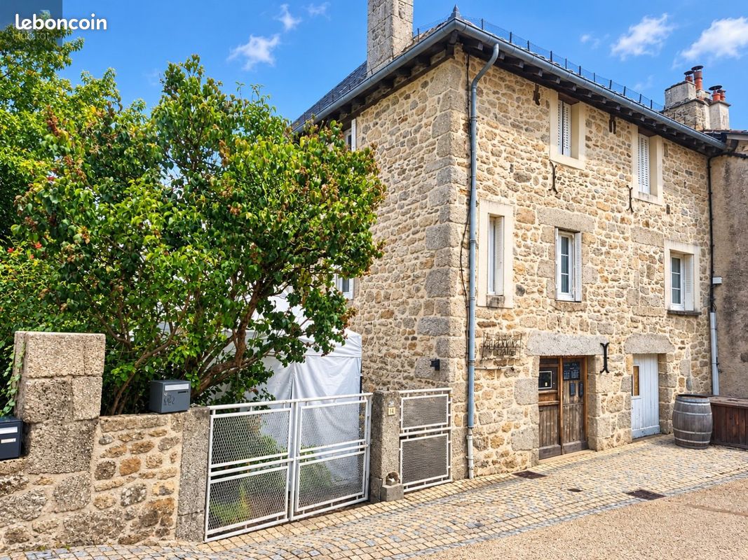 Maison 6 pièces 150 m² · à Marcolès · 150 m² · 170 000 €