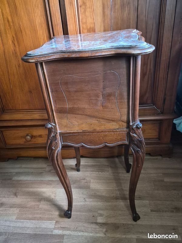 Petit table en bois avec plateau en marbre (image 3)