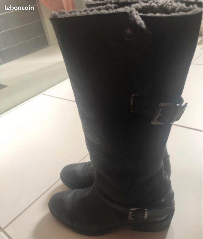 Bottes fourrées marque REQUINS) pieds fins Chaussures