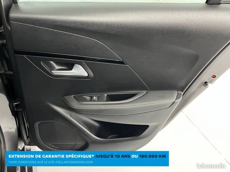 Peugeot 208 PureTech 100 S&S EAT8 GT (image 36)