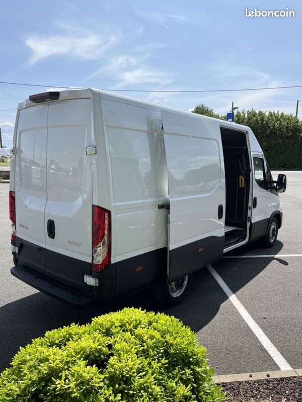 Iveco Daily 35S18 Hi-Matic (image 3)