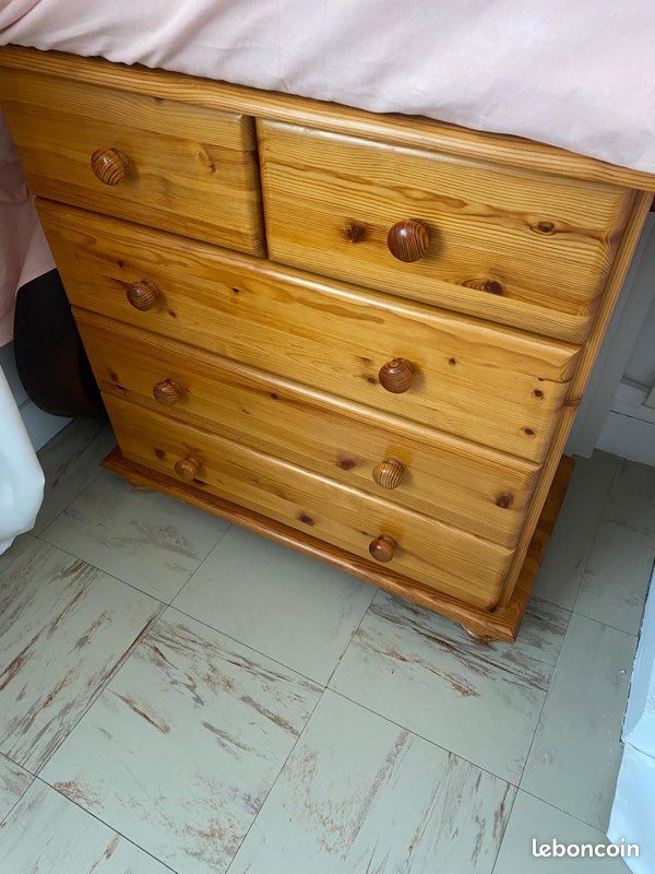 Commode en bois (image 1)