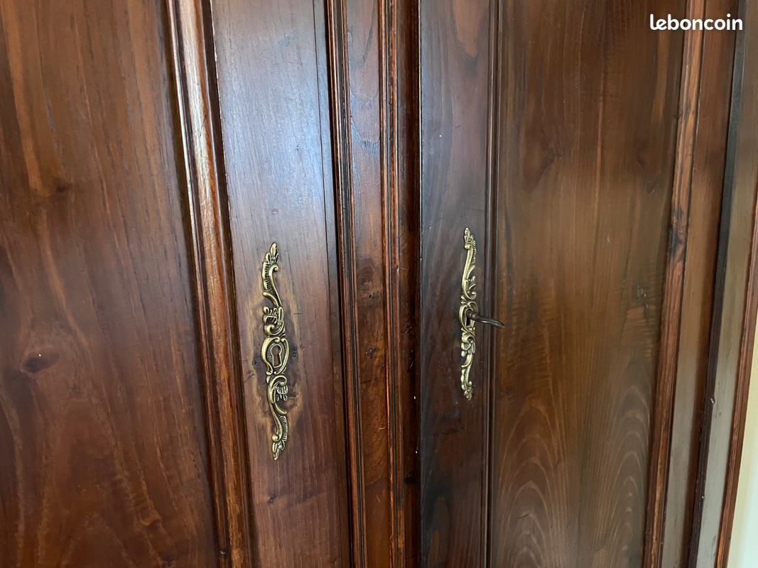 Grande armoire ancienne en bois massif (image 6)