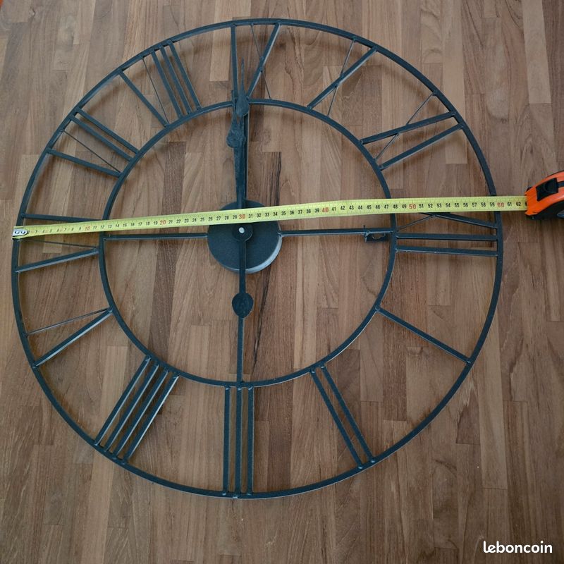 Grande horloge murale de style industriel en métal noir (image 3)