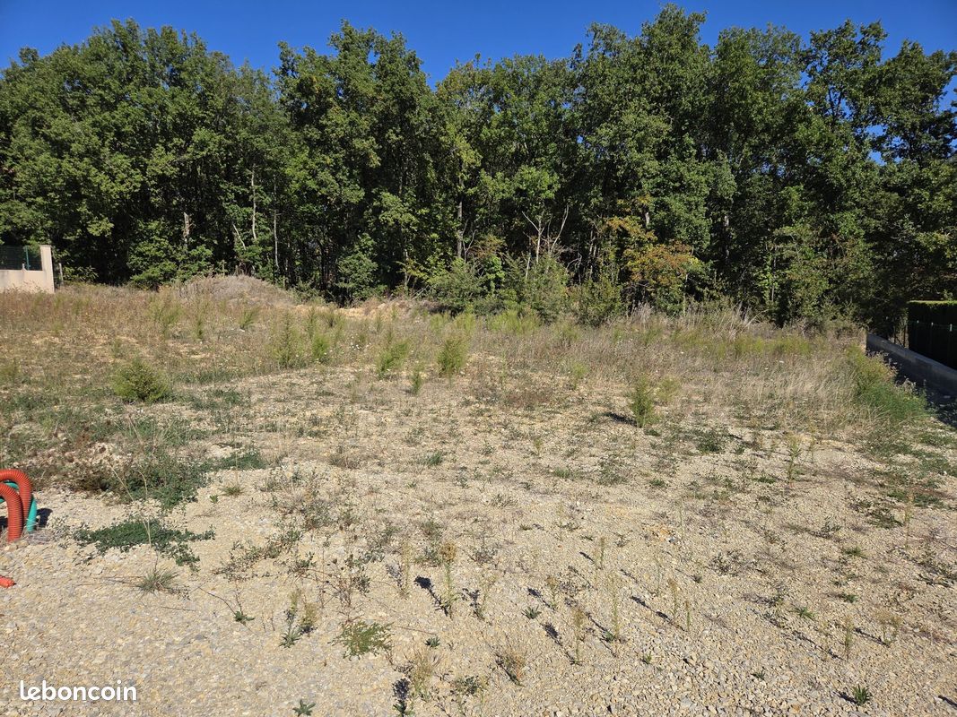 Terrain 1223 m² · à Valdivienne · 1 223 m² · 49 000 €