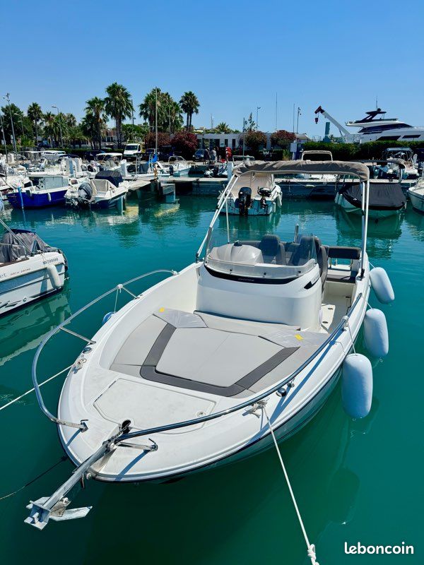 ✅ Jeanneau Cap Camarat 6.5 CC-2 2018 Full options + Yamaha 150 ch + Place au port possible + Remorque neuve en option (idem Beneteau Flyer, Cap Ferret, Quicksilver, Ranieri, Pacific Craft) (image 1)